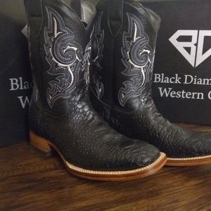 Genuine leather boots with alligator print